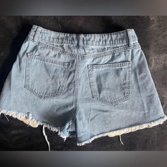 Sincerely Jules, 28,  denim shorts with crochet accent - Picture 4 of 5